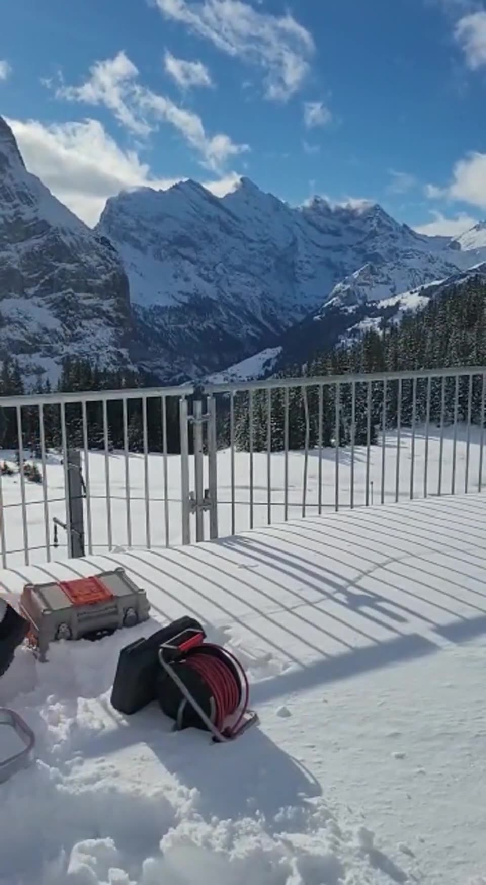 Chantier fibre en altitude dans la neige